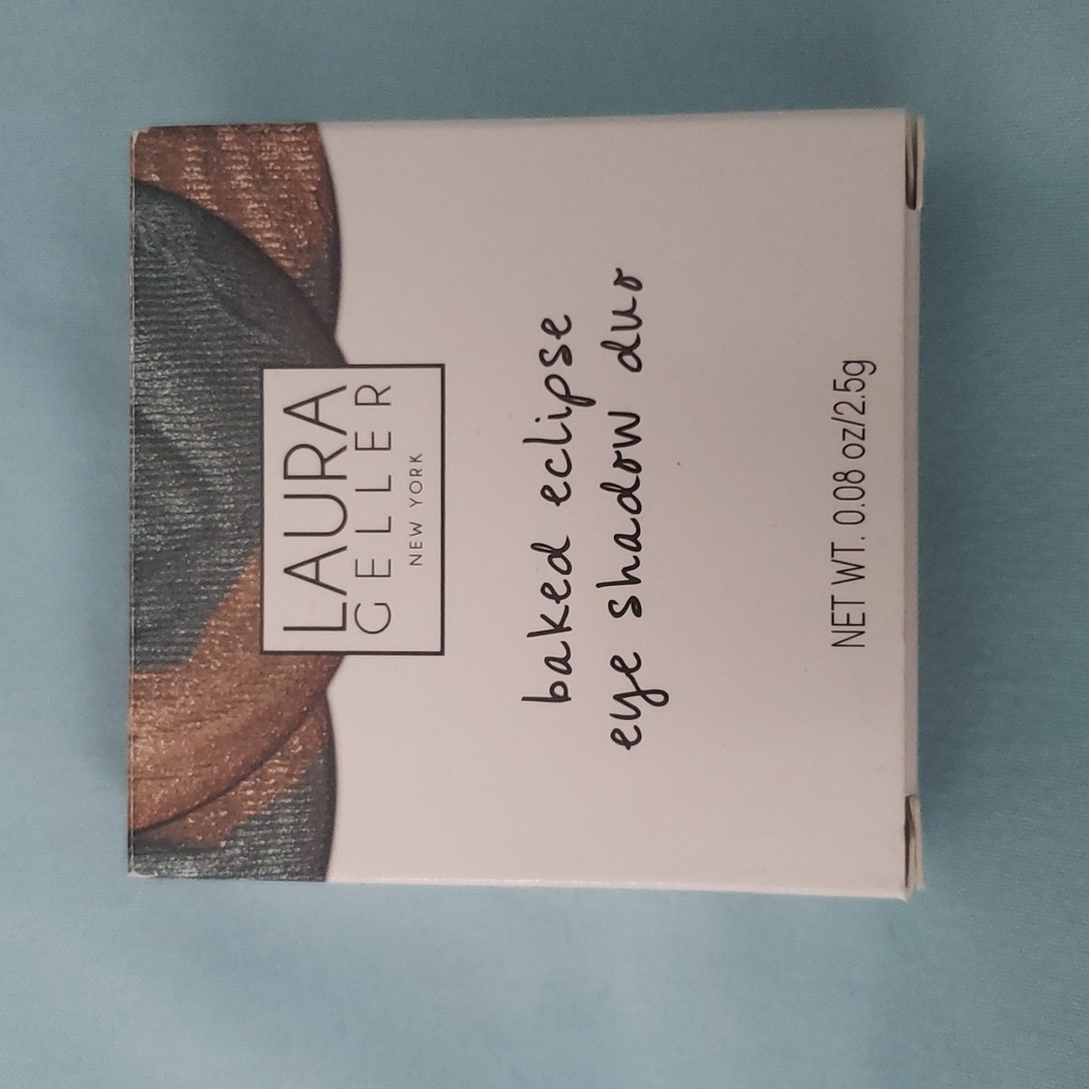 Laura Geller Baked Eclipse Eyeshadow Duo. Bronze/Emerald